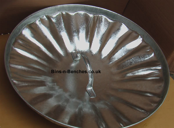 Dustbin lid with single handle fixed to the inside ideal shield 